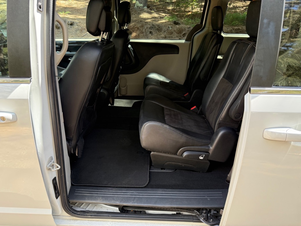 Photo 19 of this DODGE GRAND CARAVAN