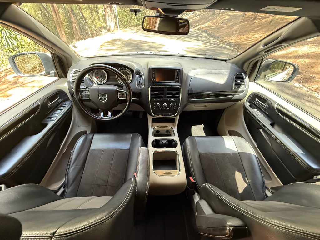 Photo 12 of this DODGE GRAND CARAVAN