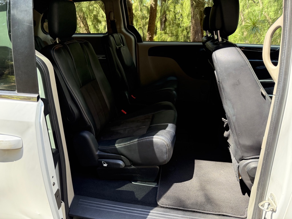Photo 14 of this DODGE GRAND CARAVAN