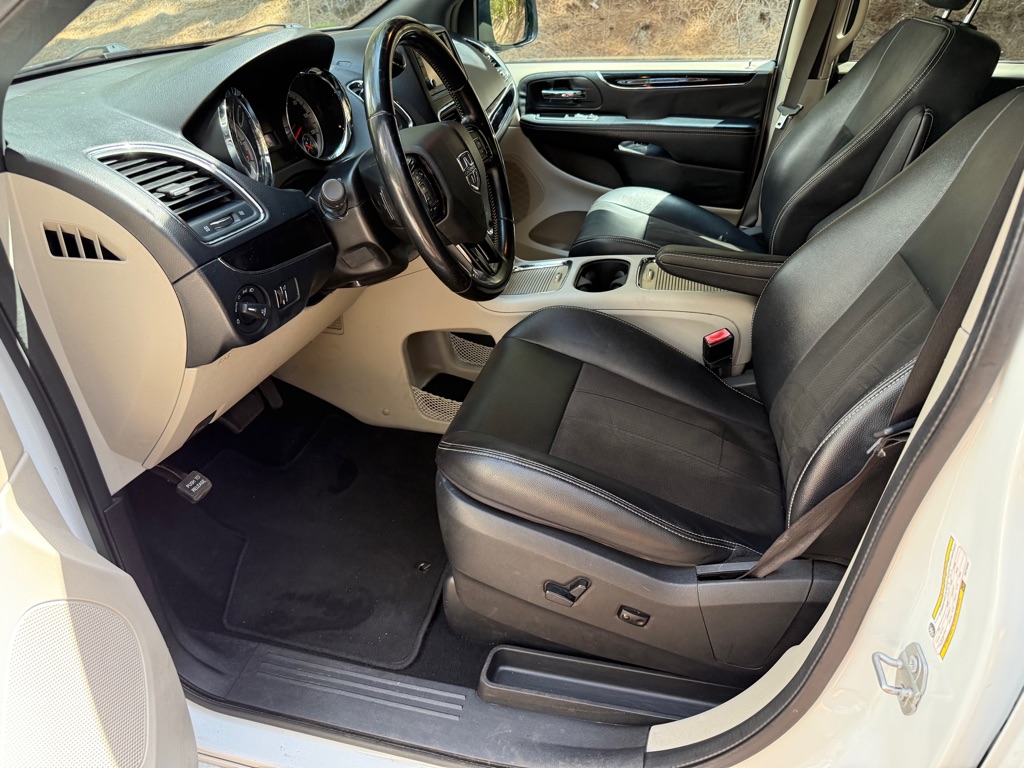 Photo 17 of this DODGE GRAND CARAVAN
