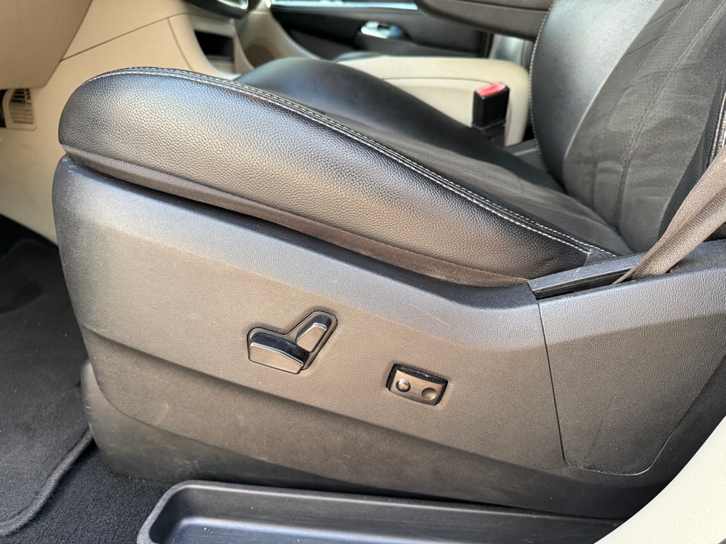 Photo 18 of this DODGE GRAND CARAVAN