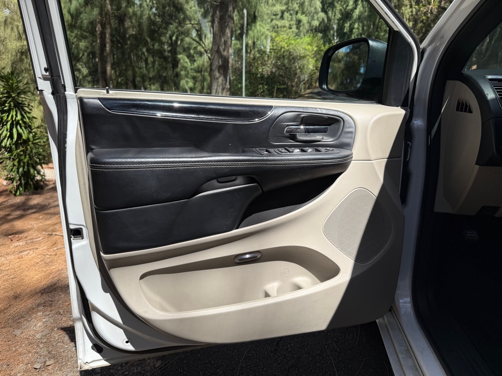 Photo 9 of this DODGE GRAND CARAVAN