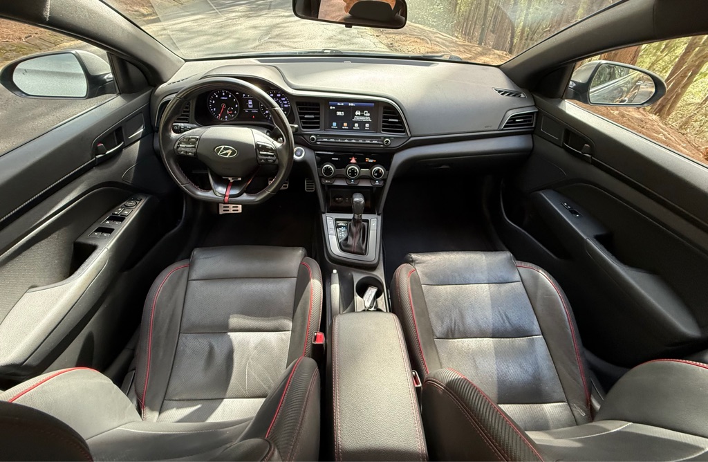Photo 13 of this HYUNDAI ELANTRA