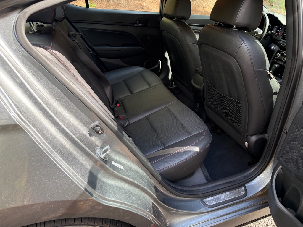 Photo 18 of this HYUNDAI ELANTRA