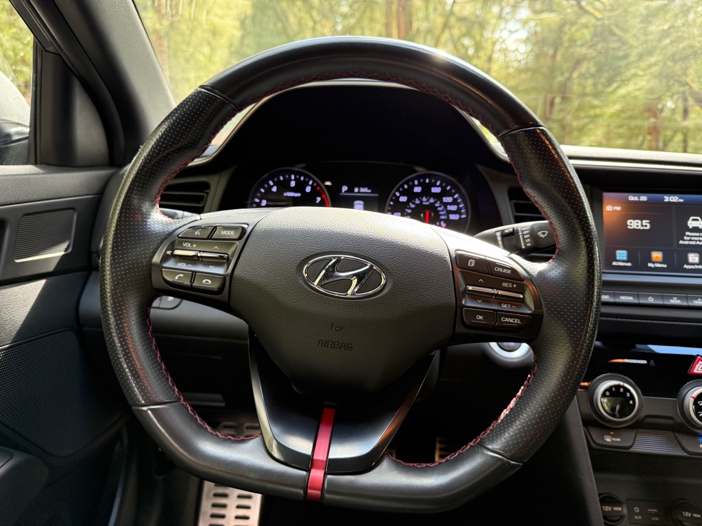 Photo 12 of this HYUNDAI ELANTRA