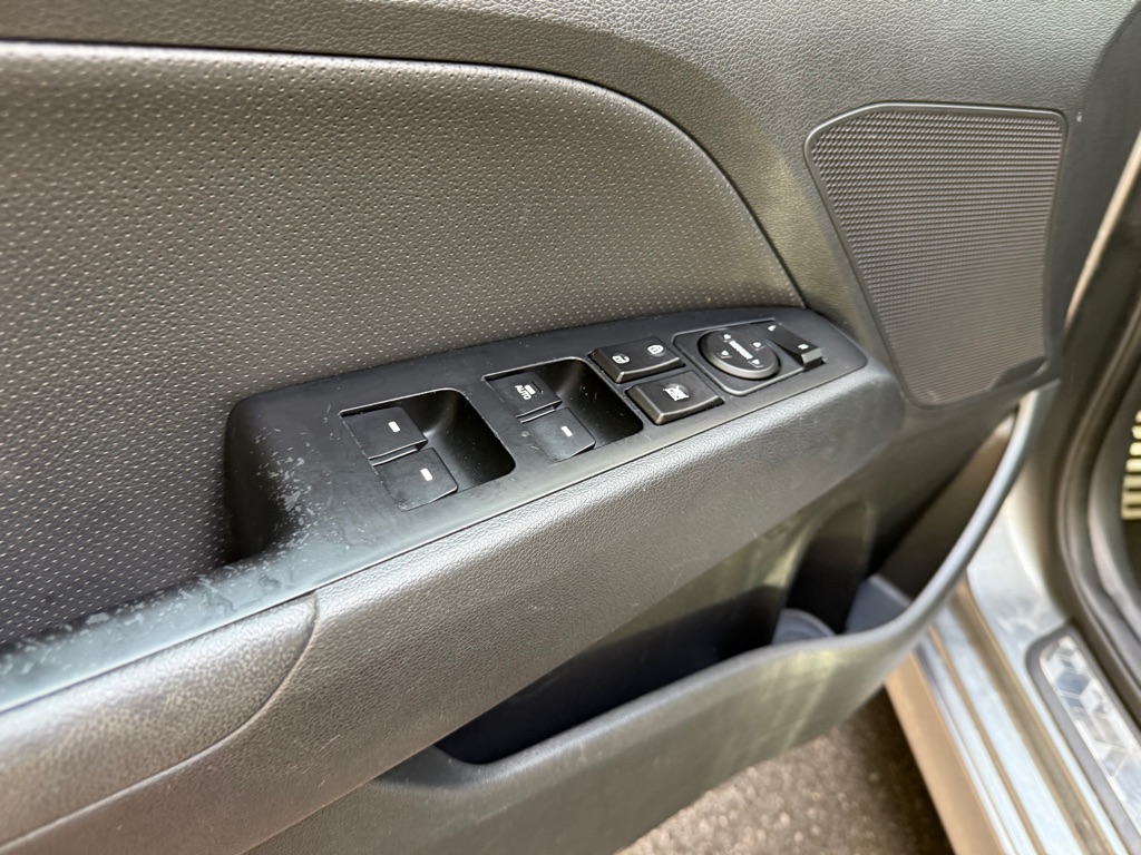 Photo 10 of this HYUNDAI ELANTRA