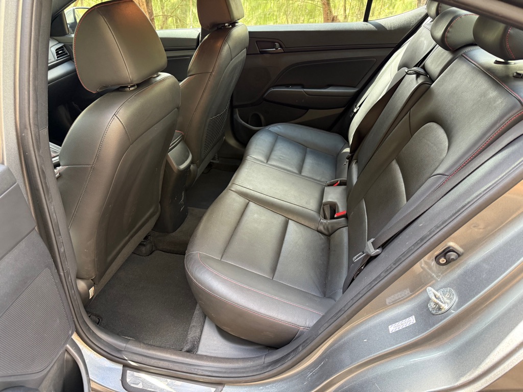 Photo 16 of this HYUNDAI ELANTRA