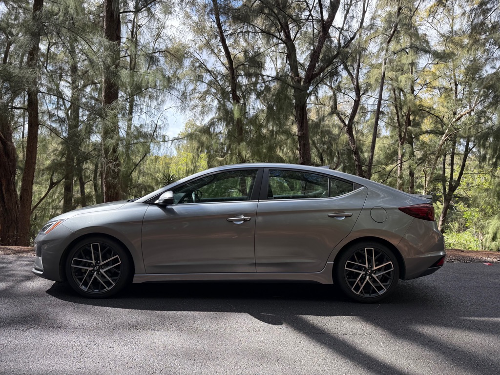 Photo 5 of this HYUNDAI ELANTRA