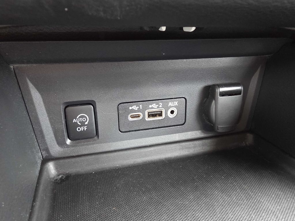 Photo 18 of this NISSAN SENTRA