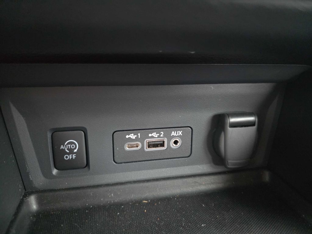 Photo 19 of this NISSAN SENTRA