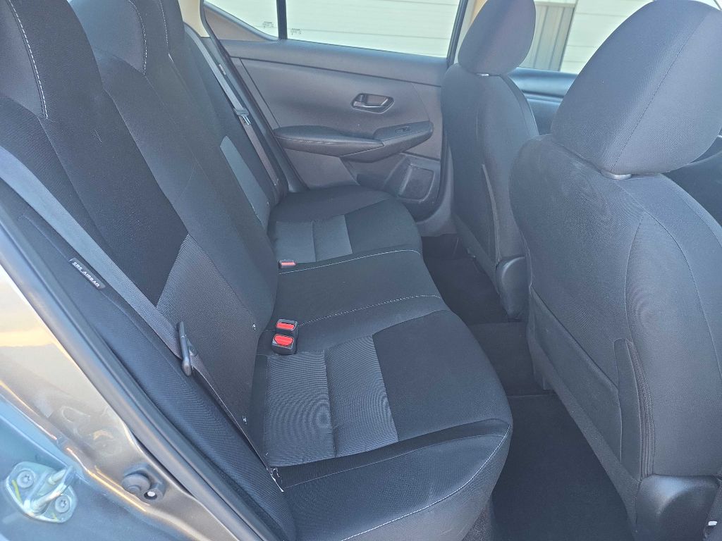 Photo 12 of this NISSAN SENTRA