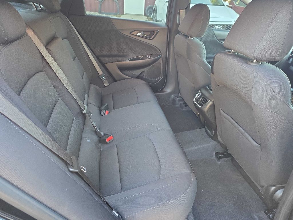 Photo 15 of this CHEVROLET MALIBU