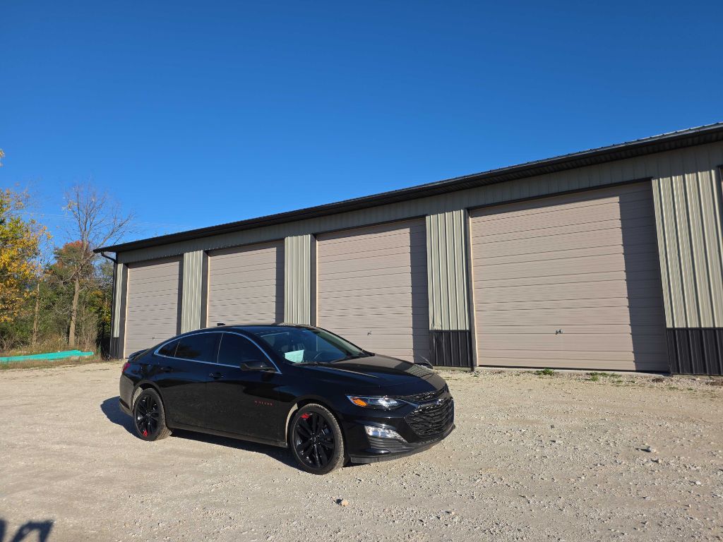 Photo 4 of this CHEVROLET MALIBU