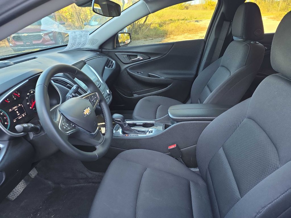 Photo 17 of this CHEVROLET MALIBU