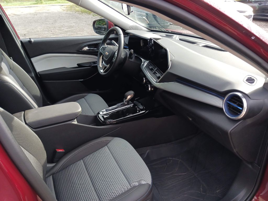 Photo 8 of this CHEVROLET TRAX