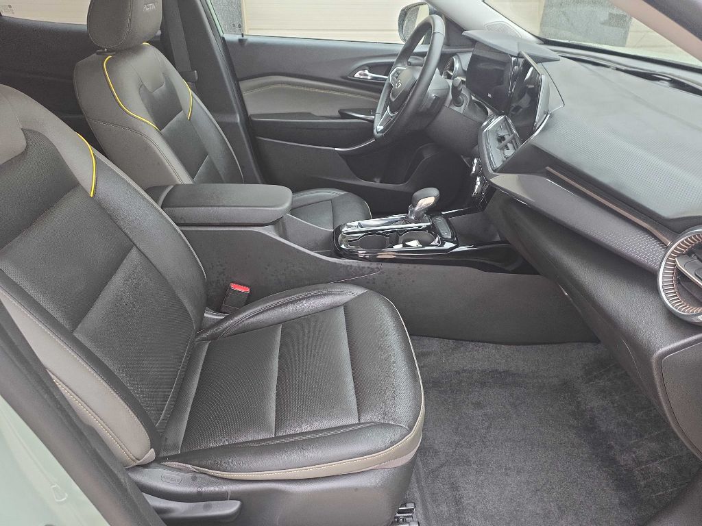 Photo 9 of this CHEVROLET TRAX