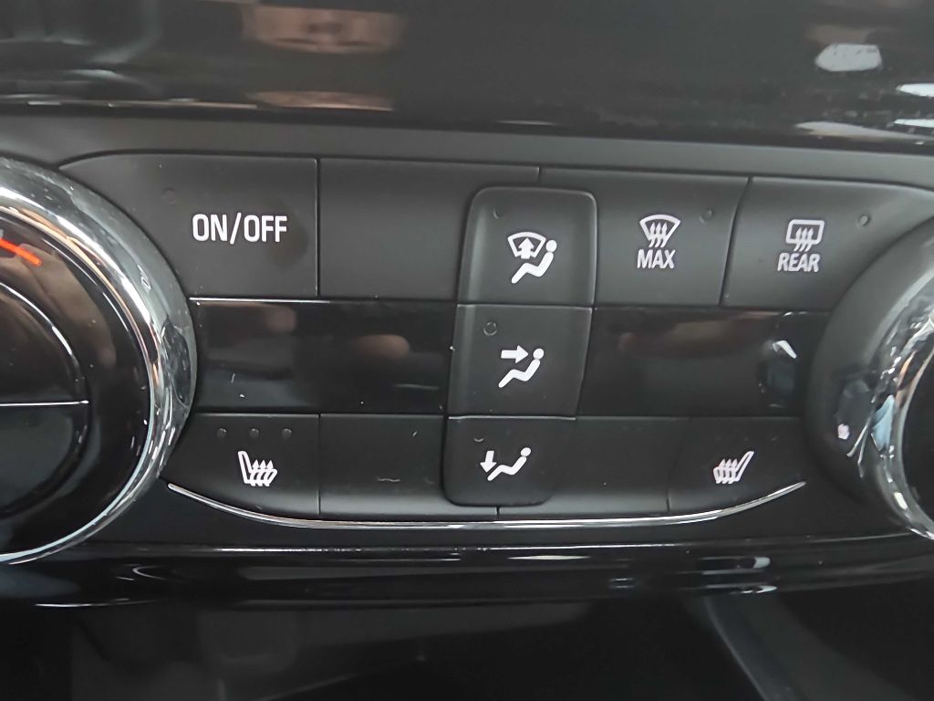 Photo 15 of this CHEVROLET TRAX