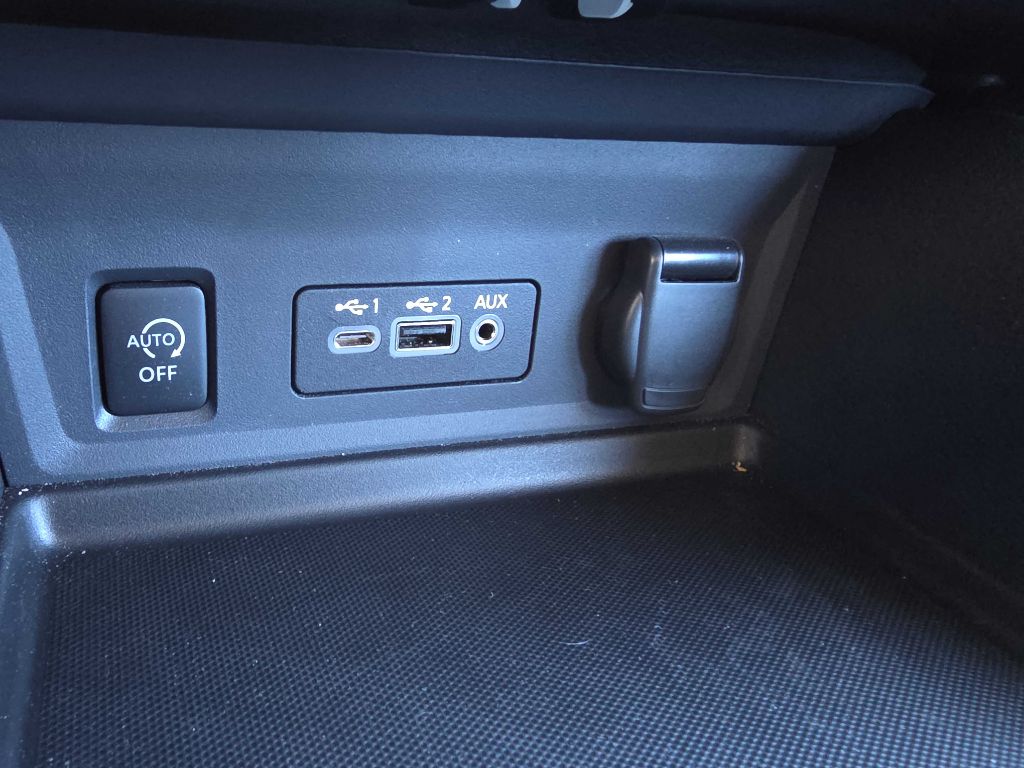 Photo 18 of this NISSAN SENTRA