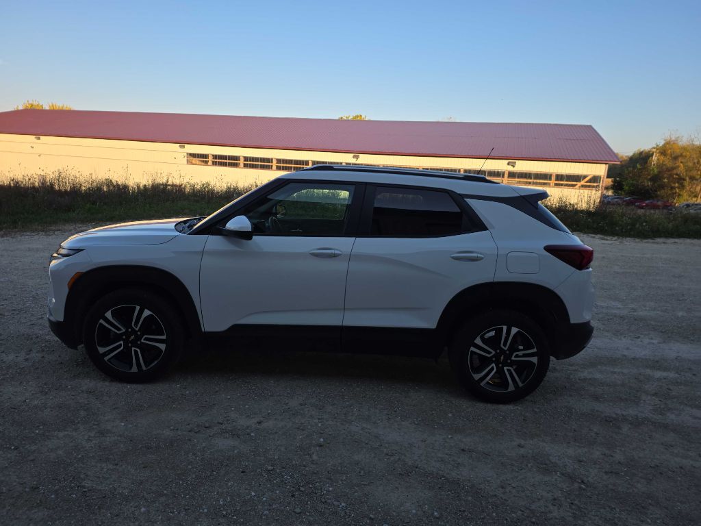 Photo 8 of this CHEVROLET TRAILBLAZER
