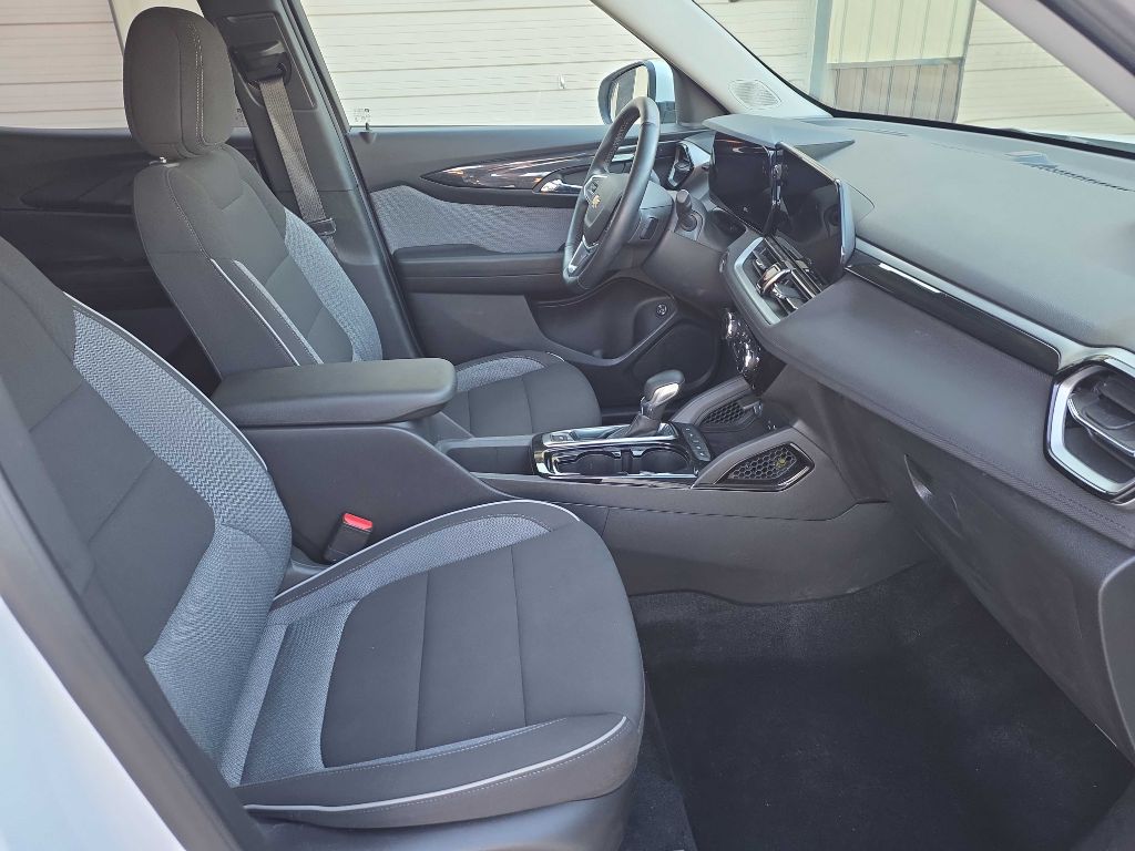 Photo 7 of this CHEVROLET TRAILBLAZER