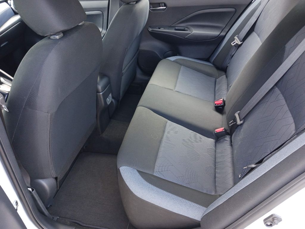 Photo 11 of this NISSAN VERSA