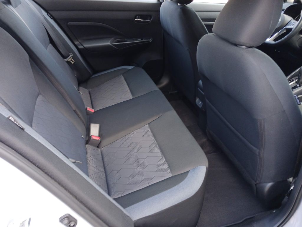 Photo 10 of this NISSAN VERSA