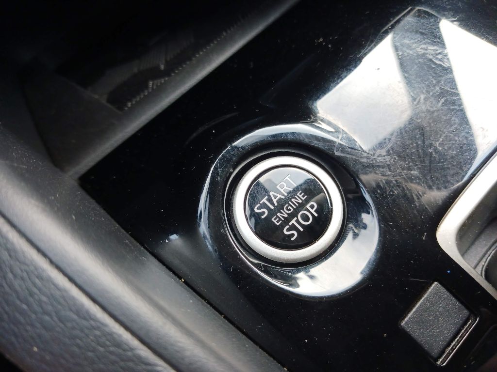 Photo 16 of this NISSAN VERSA