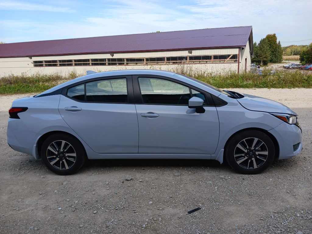 Photo 4 of this NISSAN VERSA