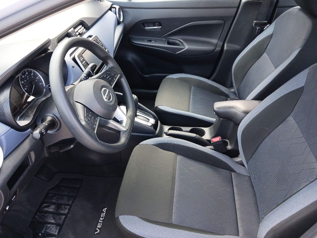 Photo 12 of this NISSAN VERSA