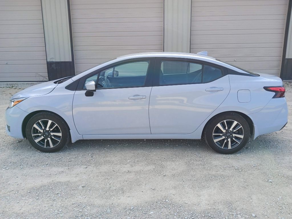 Photo 8 of this NISSAN VERSA