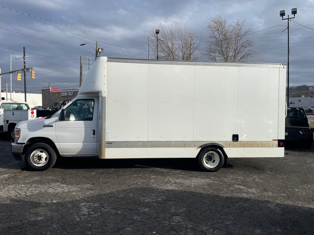 Photo 2 of this FORD E350