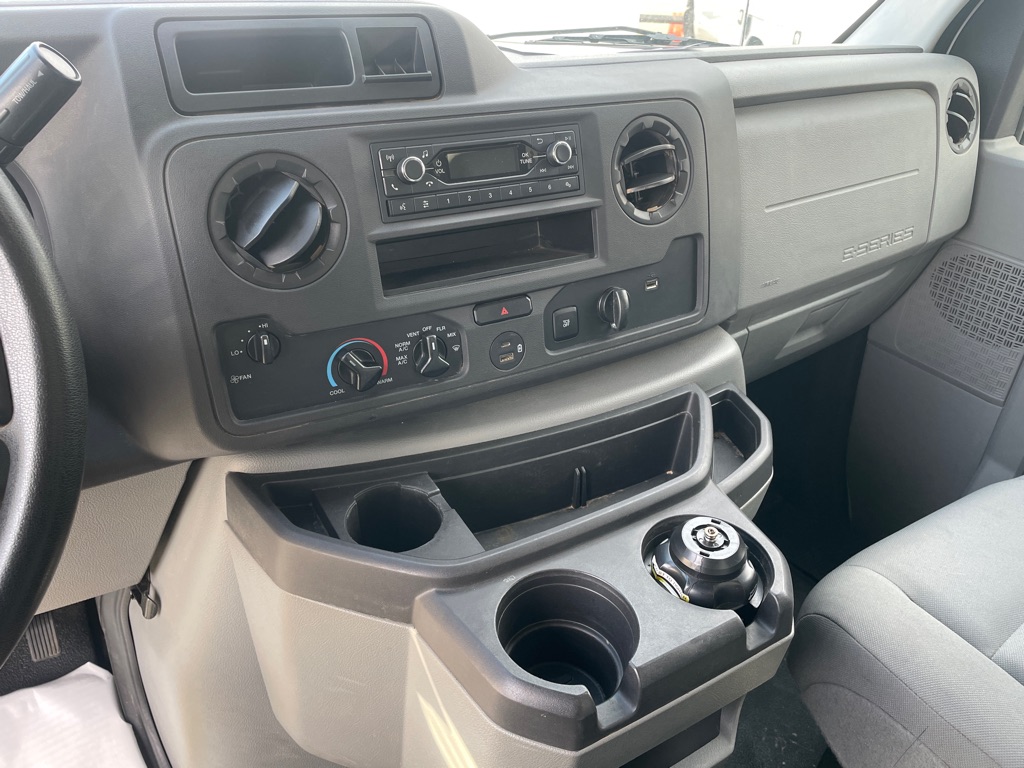Photo 12 of this FORD E350