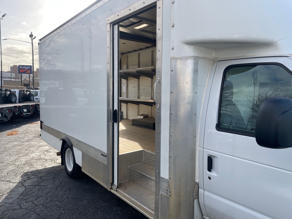 Photo 15 of this FORD E350