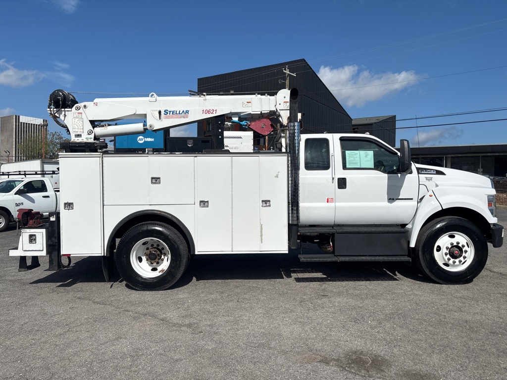 Photo 8 of this FORD F750