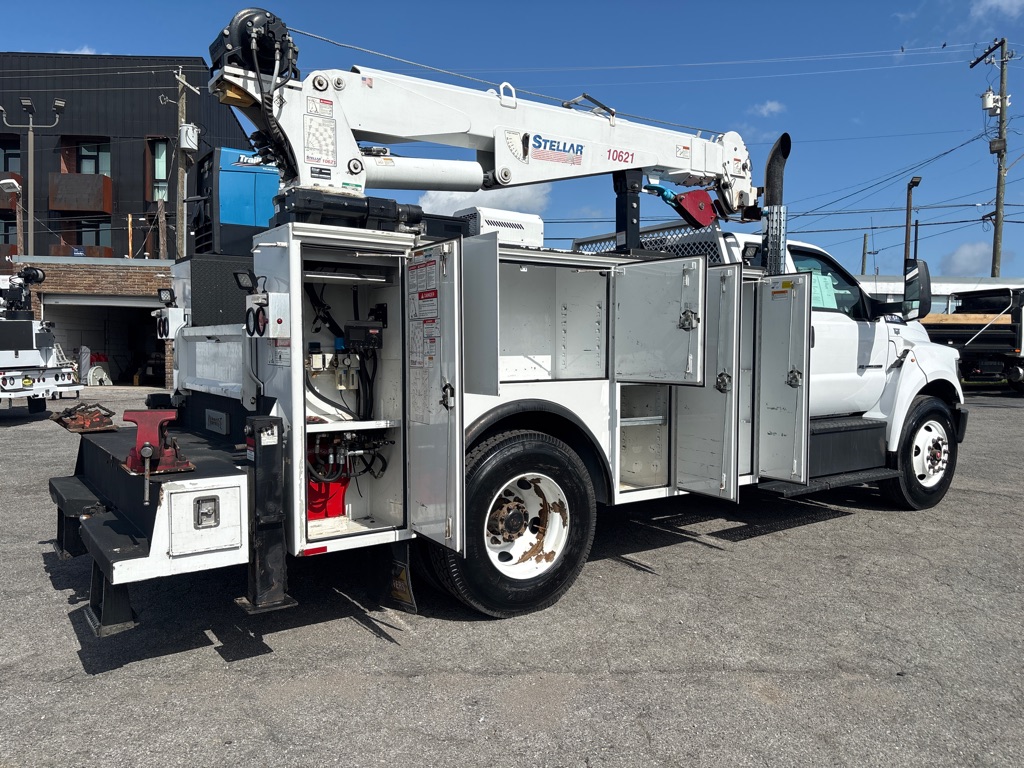 Photo 23 of this FORD F750