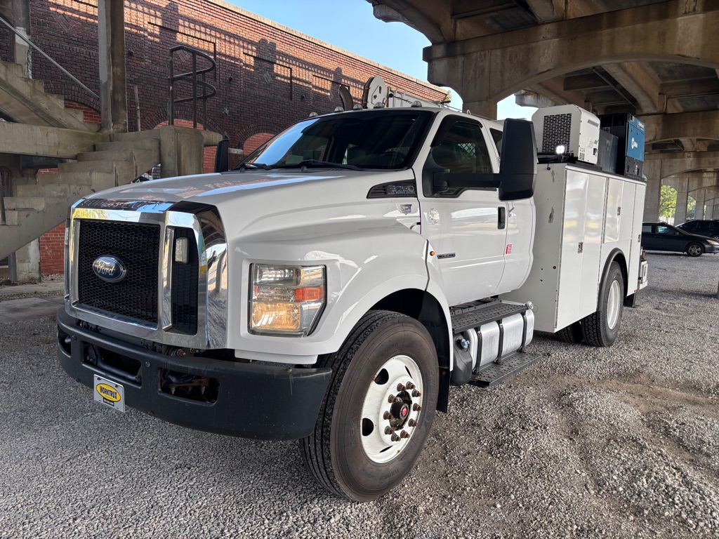 Photo 40 of this FORD F750