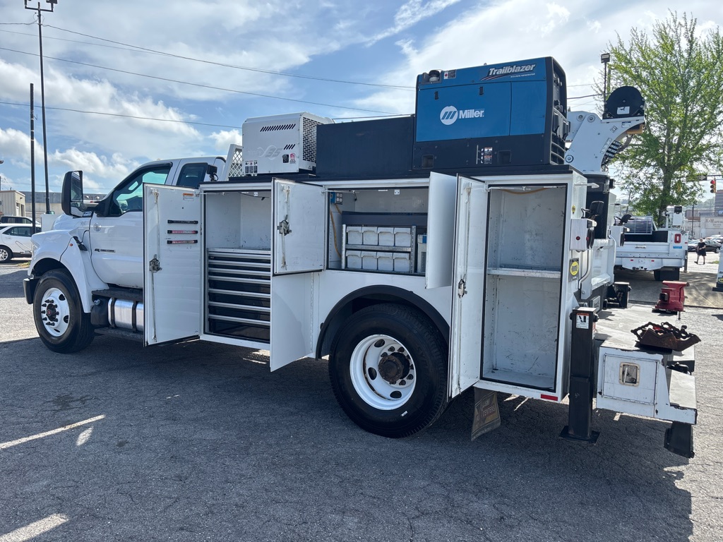 Photo 31 of this FORD F750