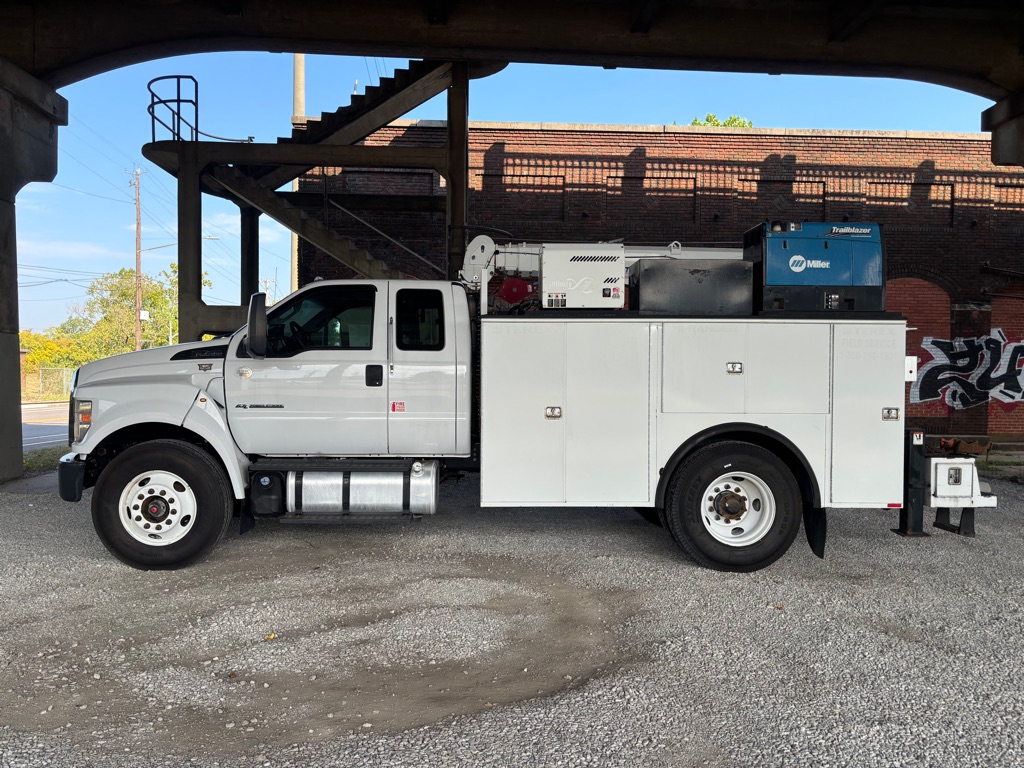 Photo 41 of this FORD F750