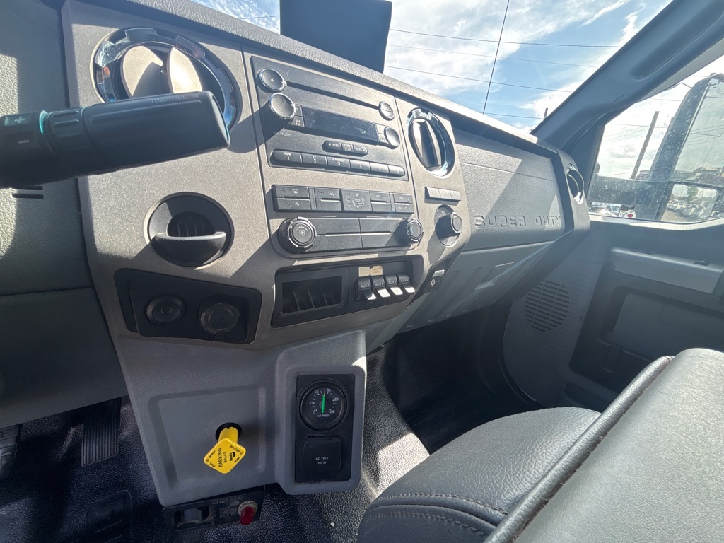 Photo 13 of this FORD F750