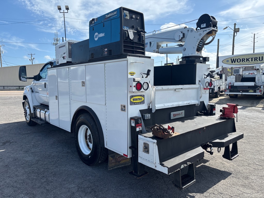 Photo 5 of this FORD F750