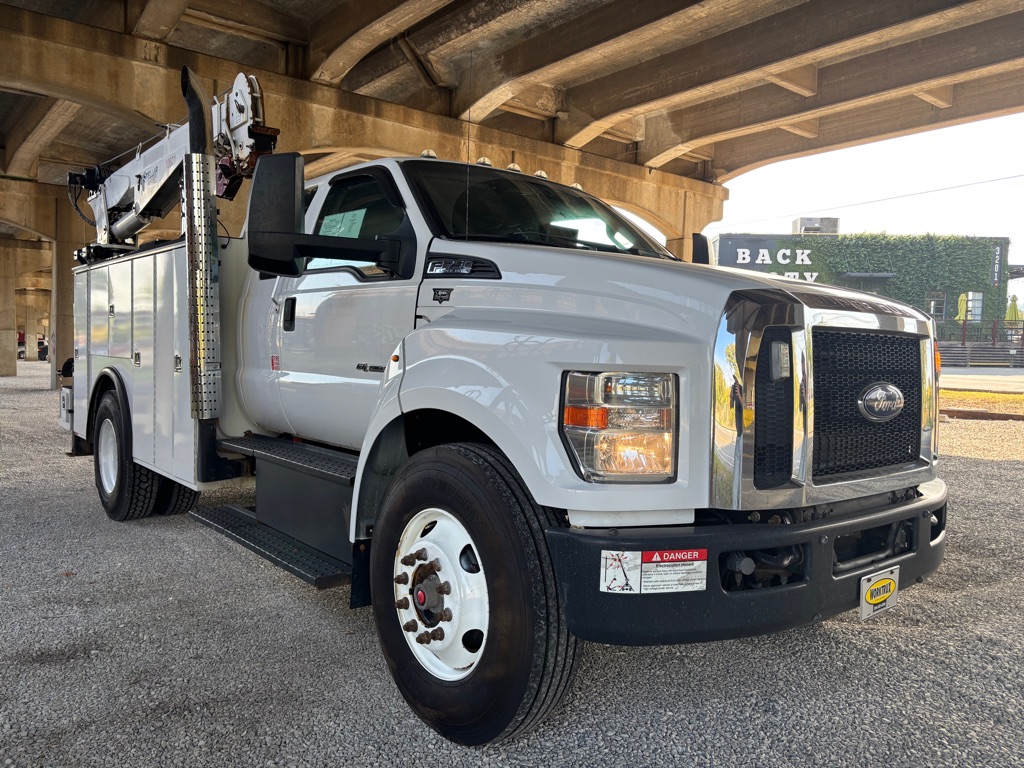 Photo 39 of this FORD F750
