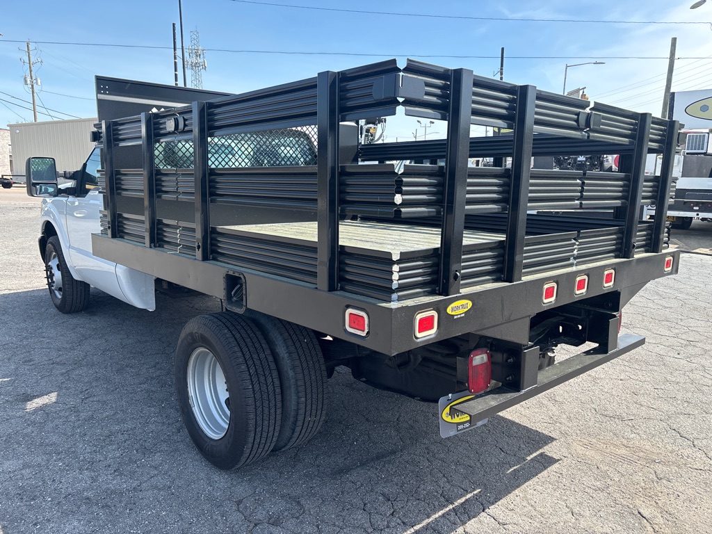 Photo 3 of this FORD F350