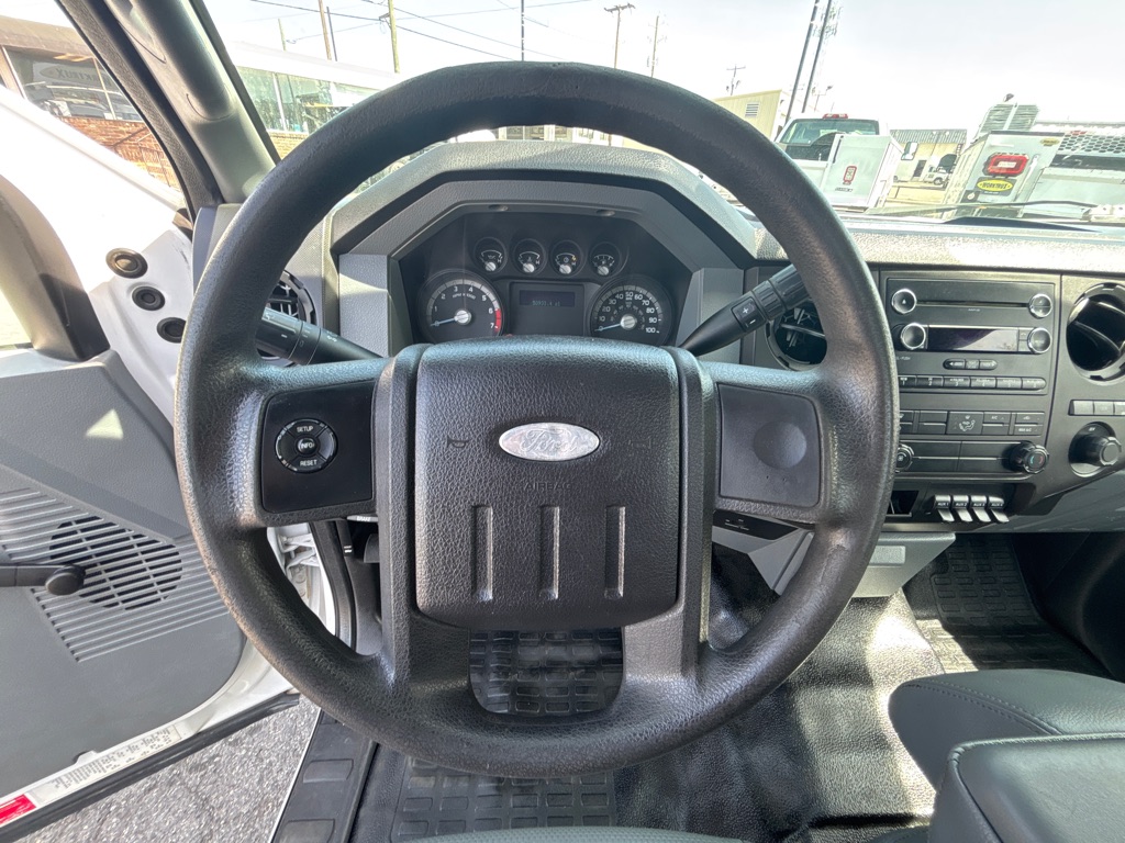 Photo 10 of this FORD F350
