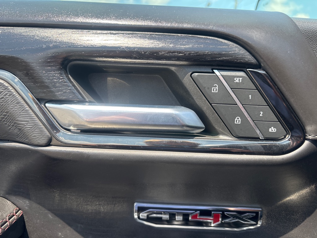 Photo 11 of this GMC SIERRA