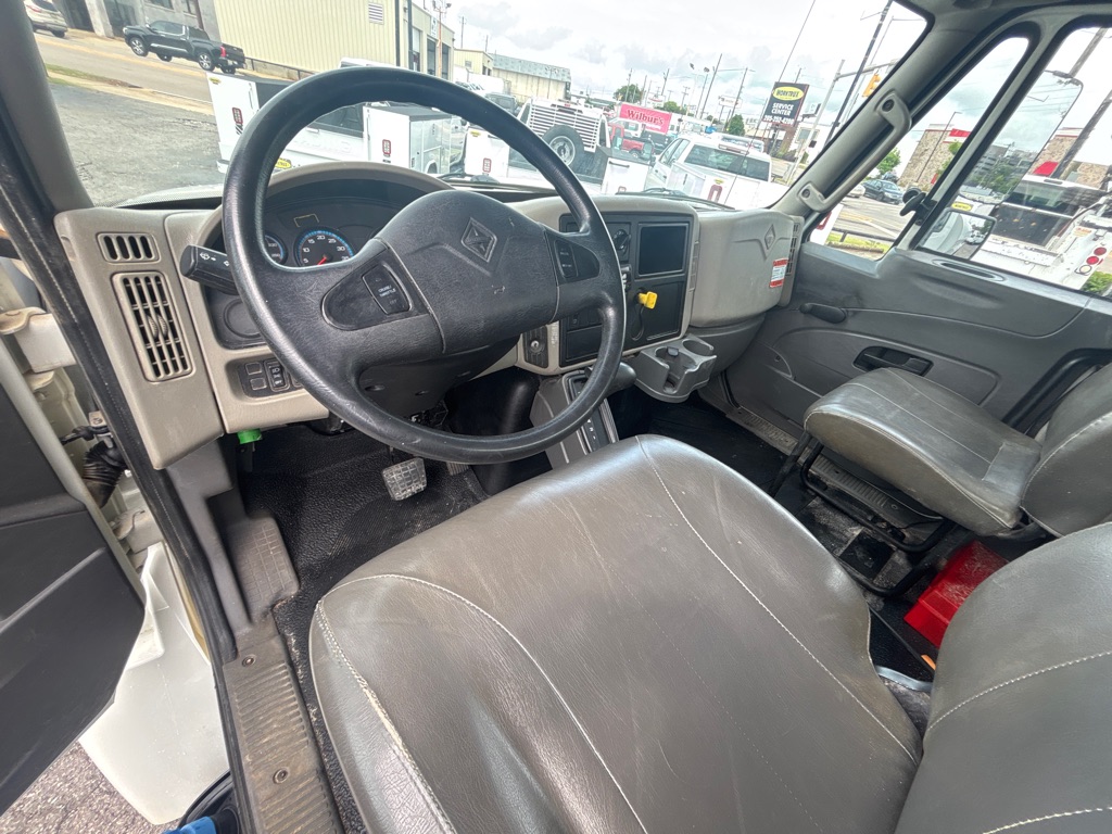 Photo 9 of this INTERNATIONAL 4300