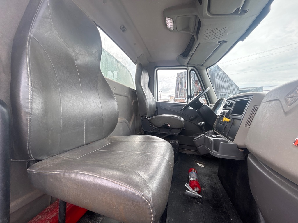 Photo 14 of this INTERNATIONAL 4300