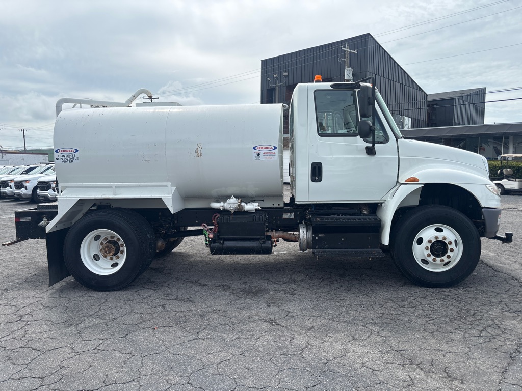 Photo 6 of this INTERNATIONAL 4300