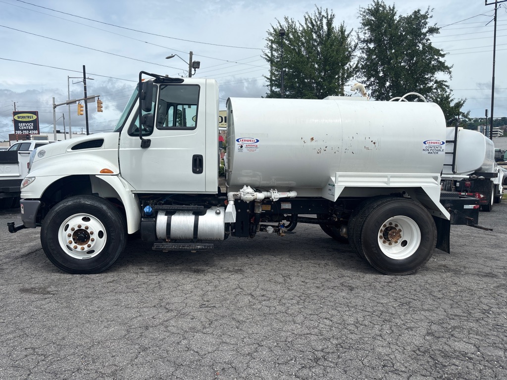 Photo 2 of this INTERNATIONAL 4300