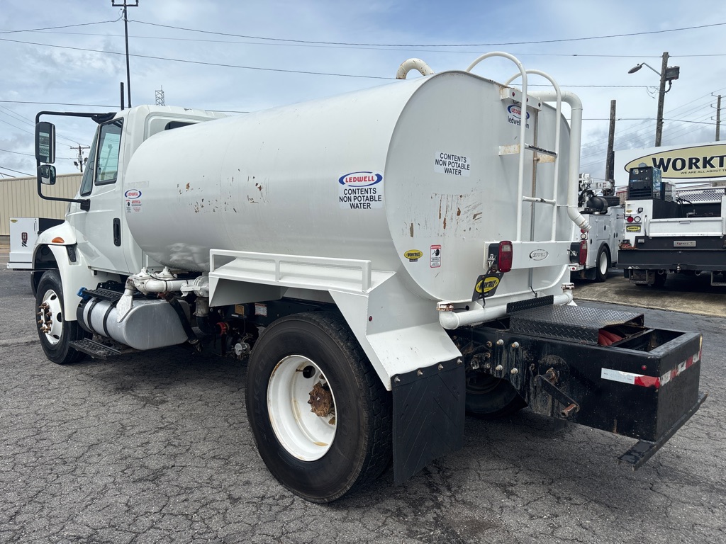 Photo 3 of this INTERNATIONAL 4300