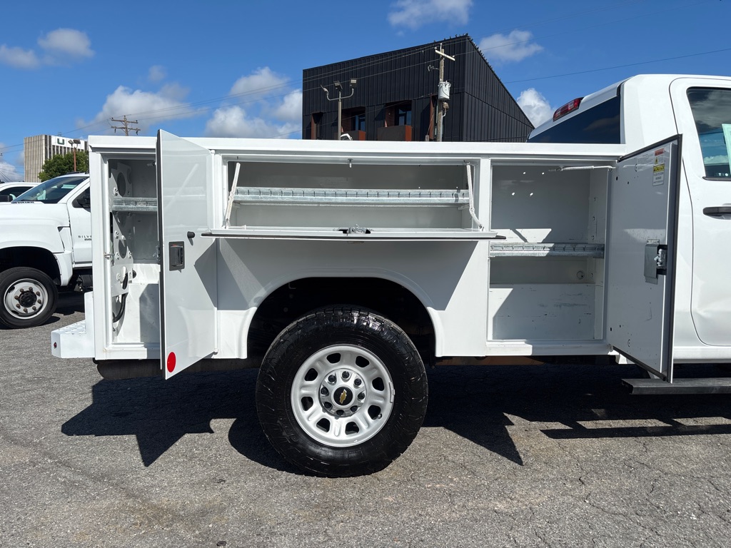 Photo 20 of this CHEVROLET K3500